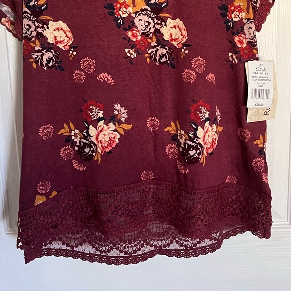Maroon floral shirt with lace bottom trim - Picture 2 of 3